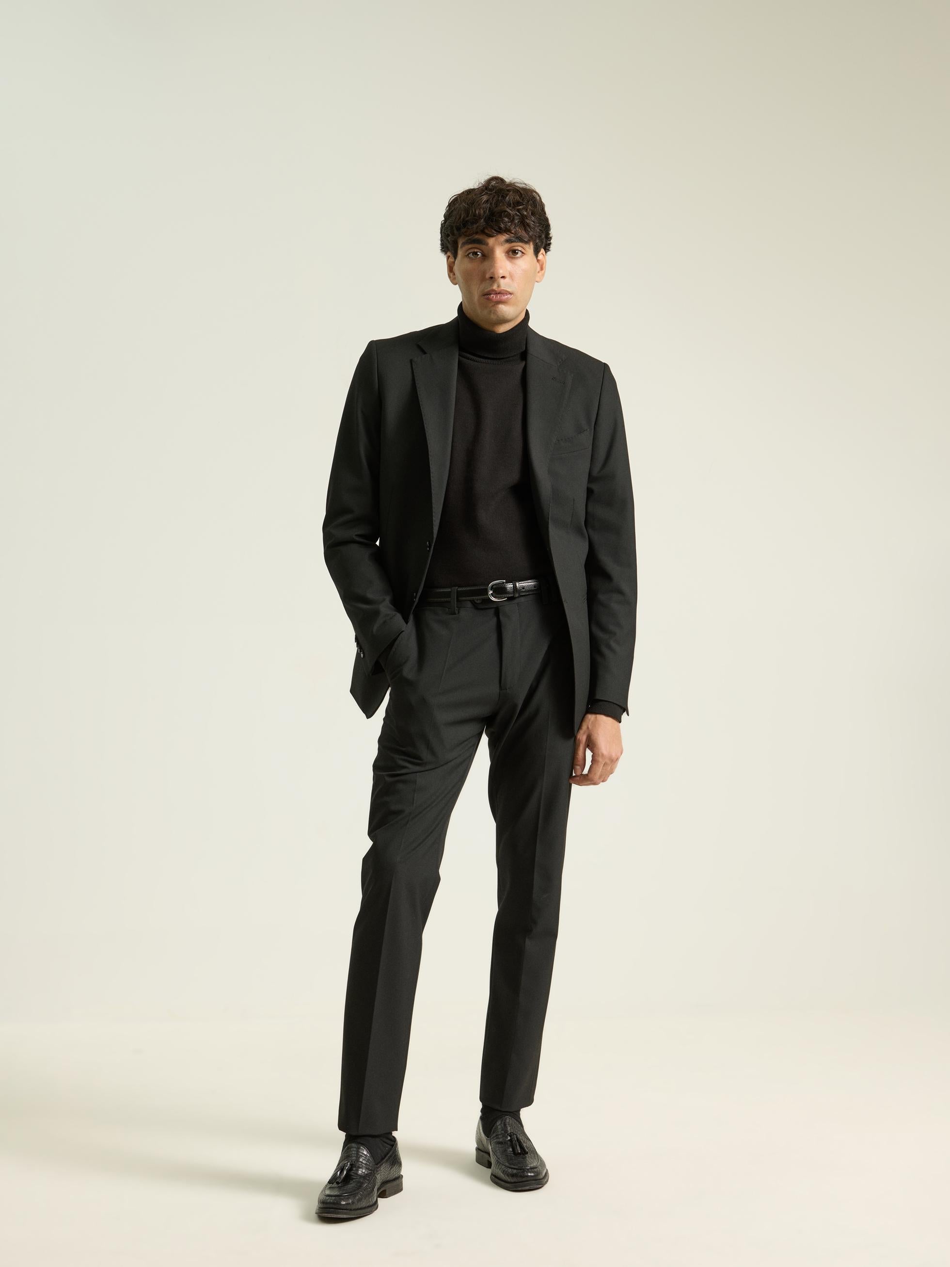 TRAJE LISO NEGRO