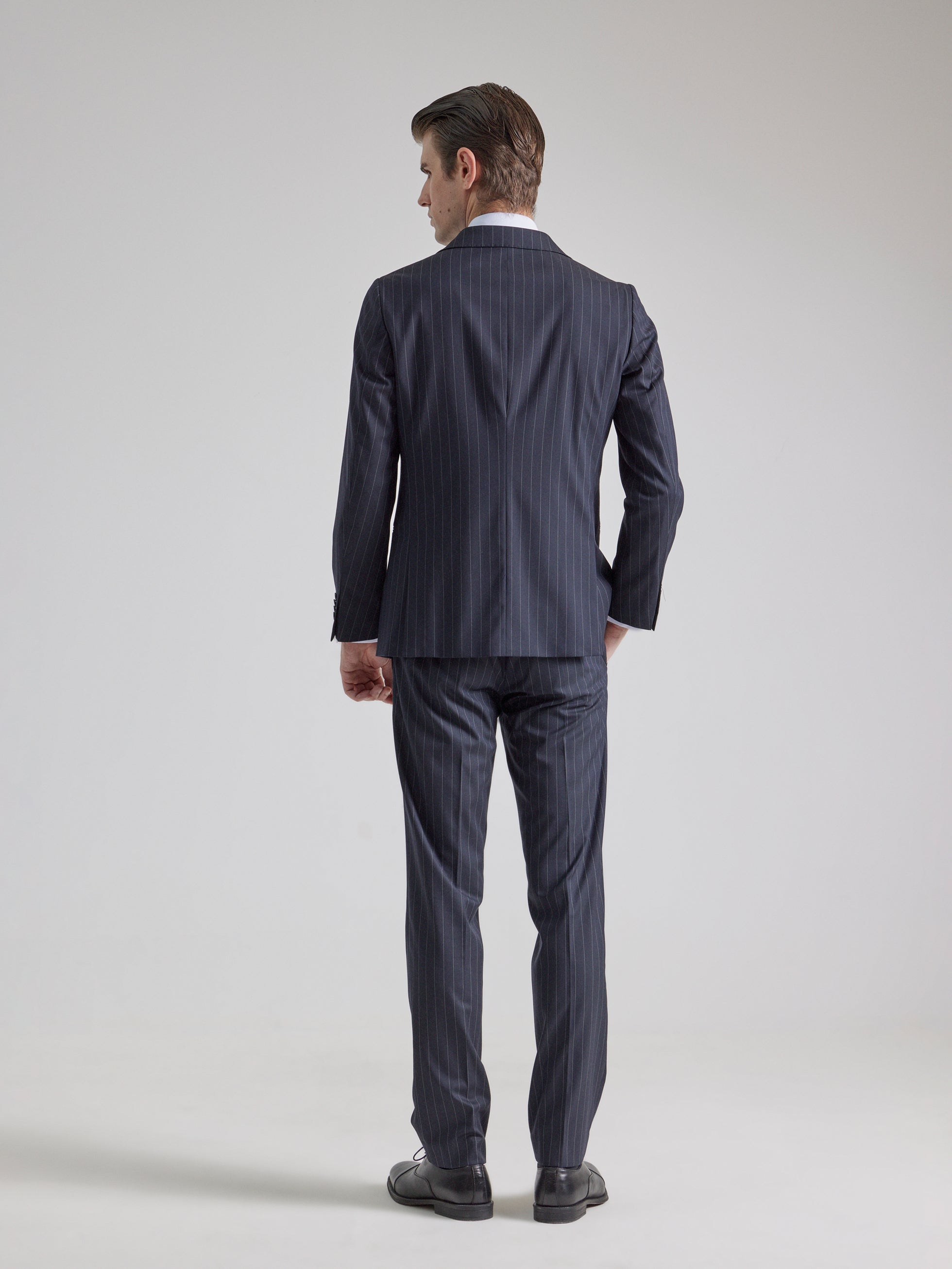 NAVY PINSTRIPE DOUBLE-BREASTED SUIT